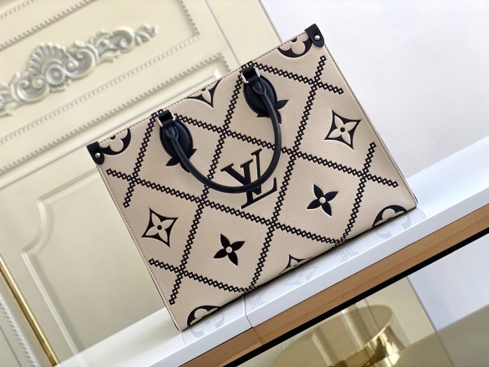 Handbag Louis Vuitton M45595 size 35-28-15cm