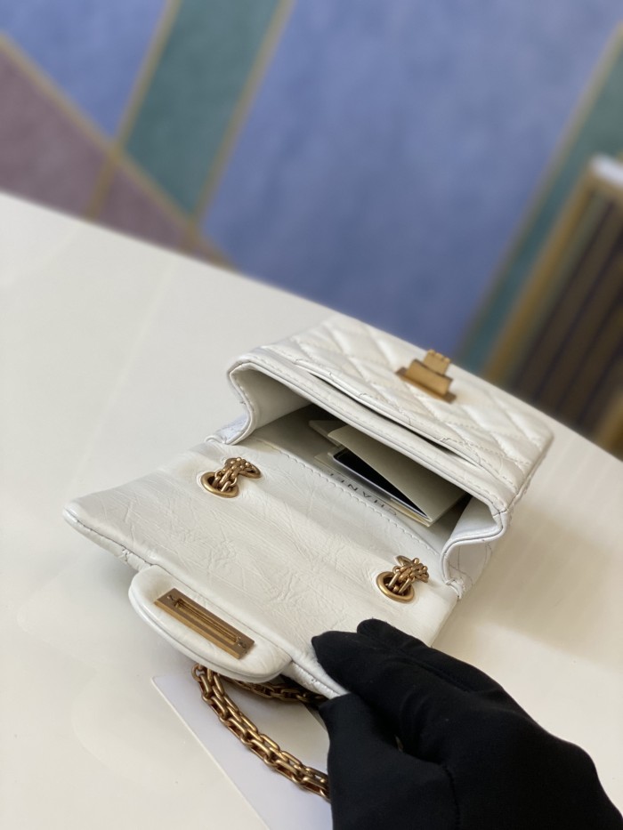 Handbag Chanel AS1326 size 17 13.5 5.5 cm