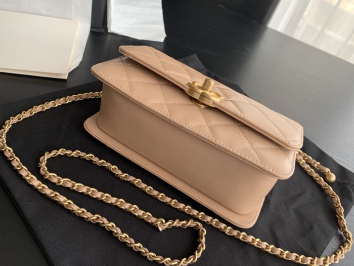 Handbag Chanel size 22 cm