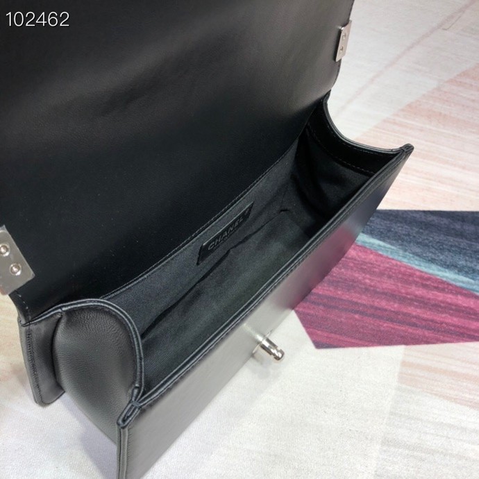 Handbag Chanel 67086 size 15×25×9 cm