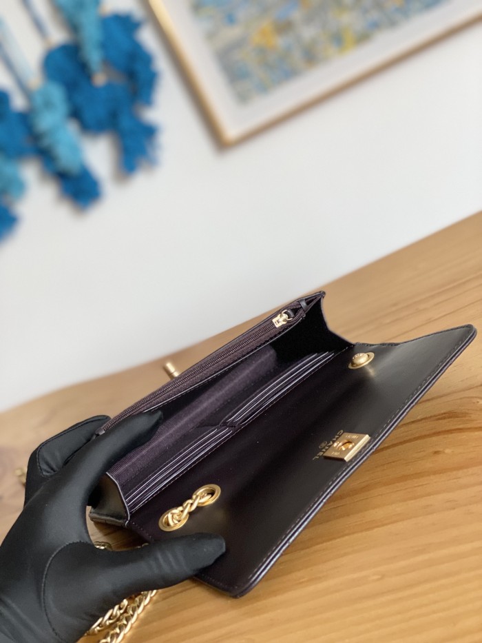 Handbag Chanel 81221 size 19 cm