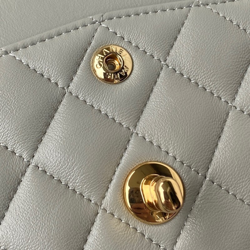 Handbag Chanel A01113 size 23 cm