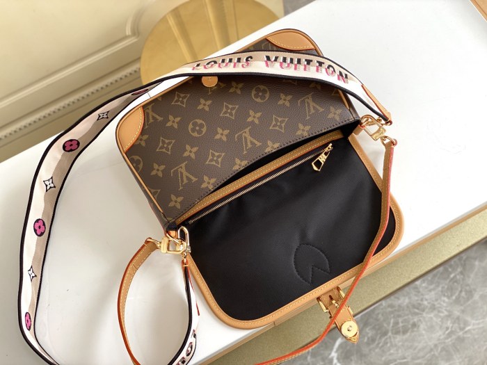 Handbag Louis Vuitton M45985 size 25.0 × 9.0 × 15.0 CM