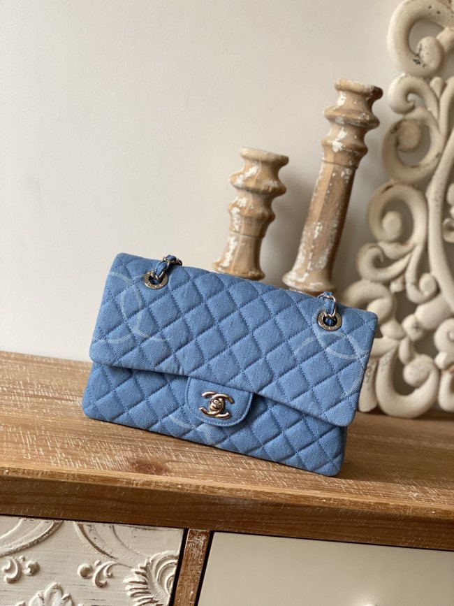 Handbag Chanel AS2071 size 25 15 6.5 cm