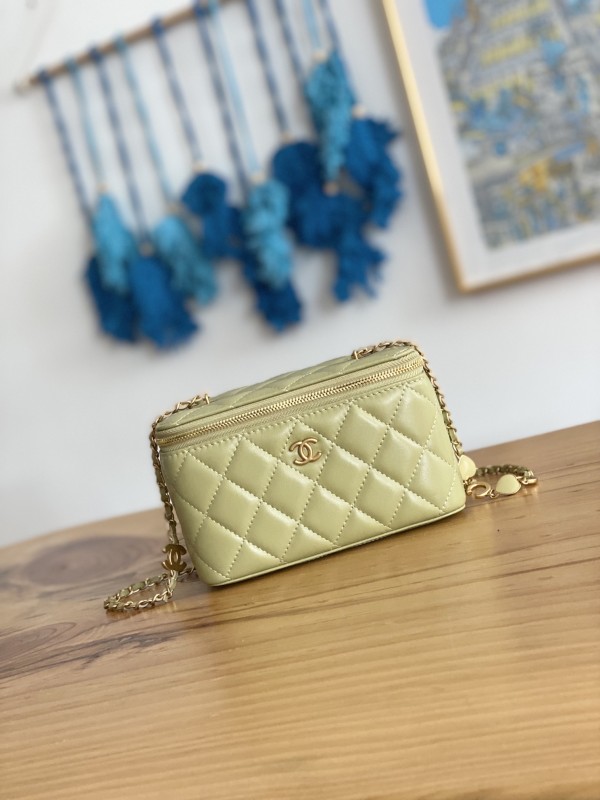 Handbag Chanel 81226 size 16.5 cm