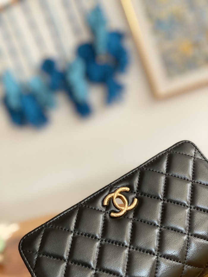 Handbag Chanel 81237 size 19 cm