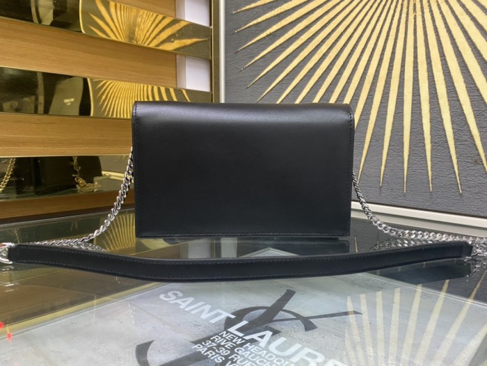 Handbags SAINT LAURENT 452159 size 19x12.5x4 cm
