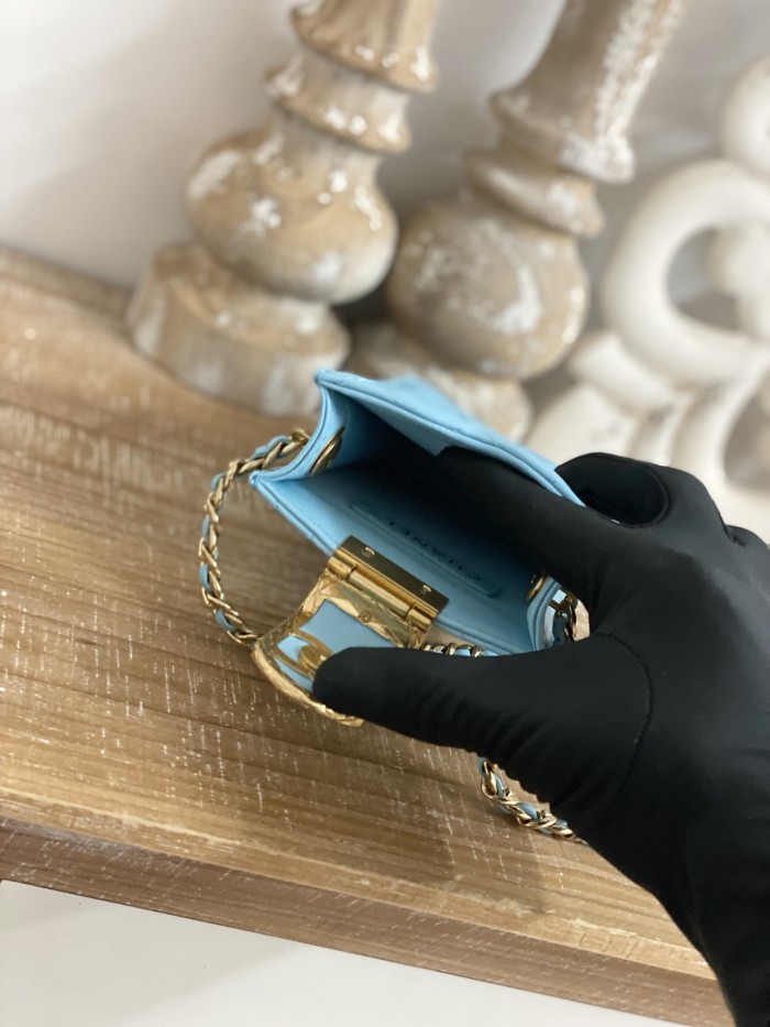 Handbag Chanel 2981 size 18*3*10 cm