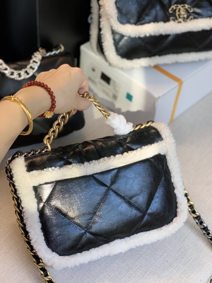 Handbag Chanel As1160 size 26×16×9 cm