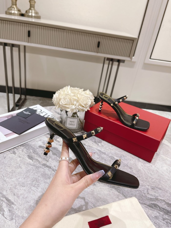 VALENTINO GARAVANI Rockstud WOMEN 3