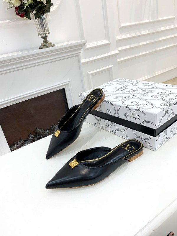 Valentino Garavani Flat sandals Women 14