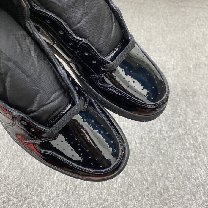 Jordan 1 Retro High Black Metallic Gold (2020)