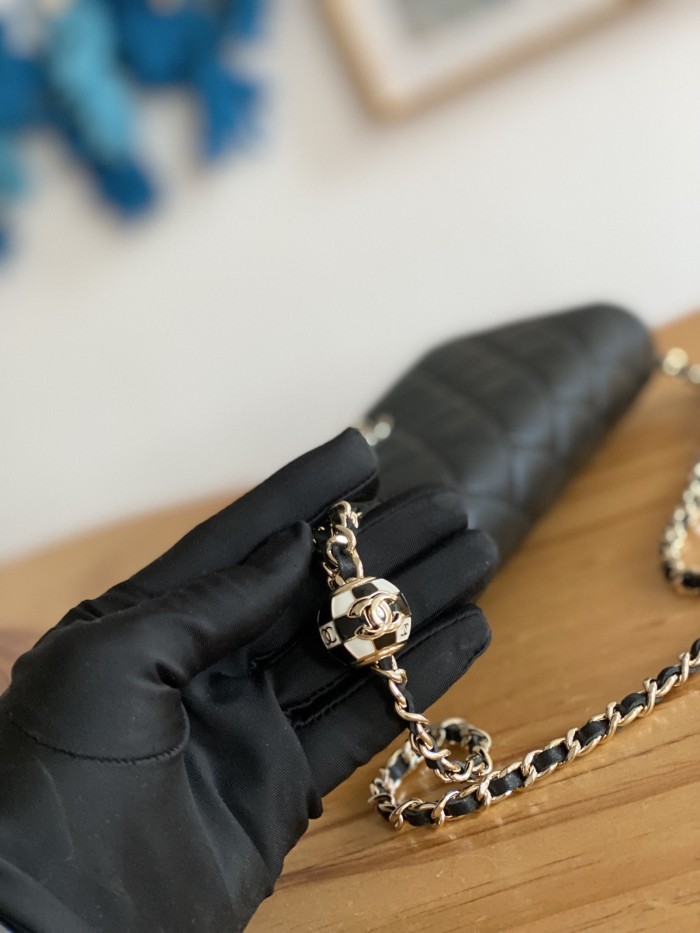 Handbag Chanel 81240 size 19 cm