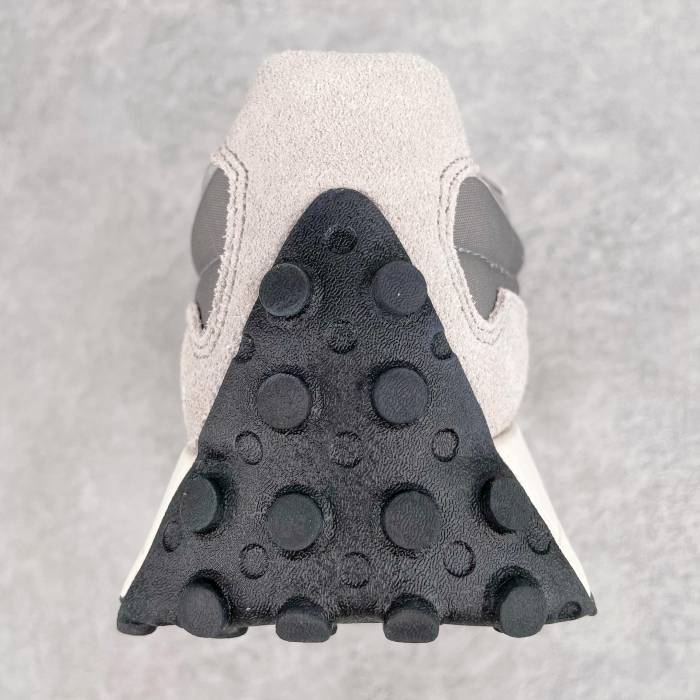 New Balance 327 Sneaker 16