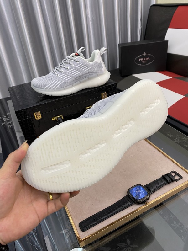 Prada Low Top sneaker 19