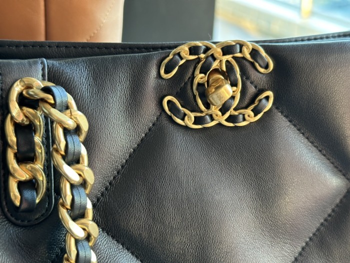 Handbag Chanel AS366 size 24 X41 X10 cm