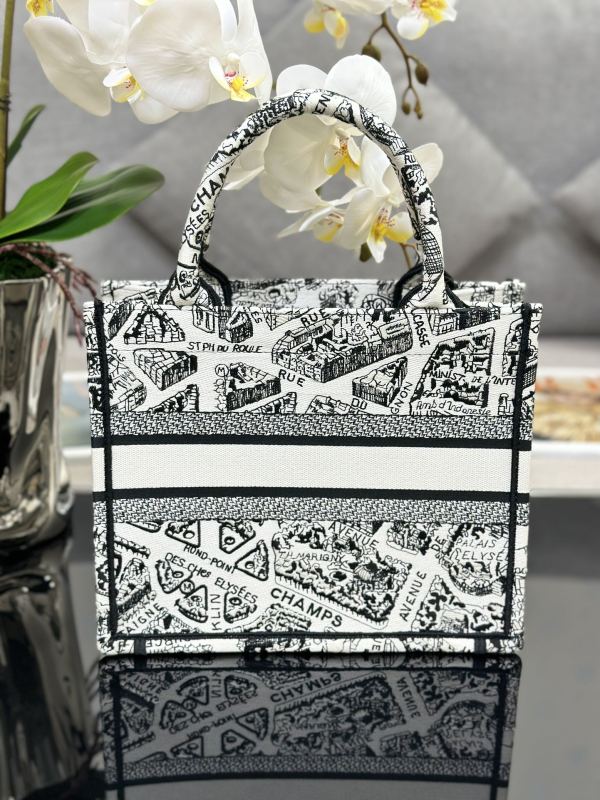 Handbag Dior M1286 size 26.5 x 21 x 14 cm