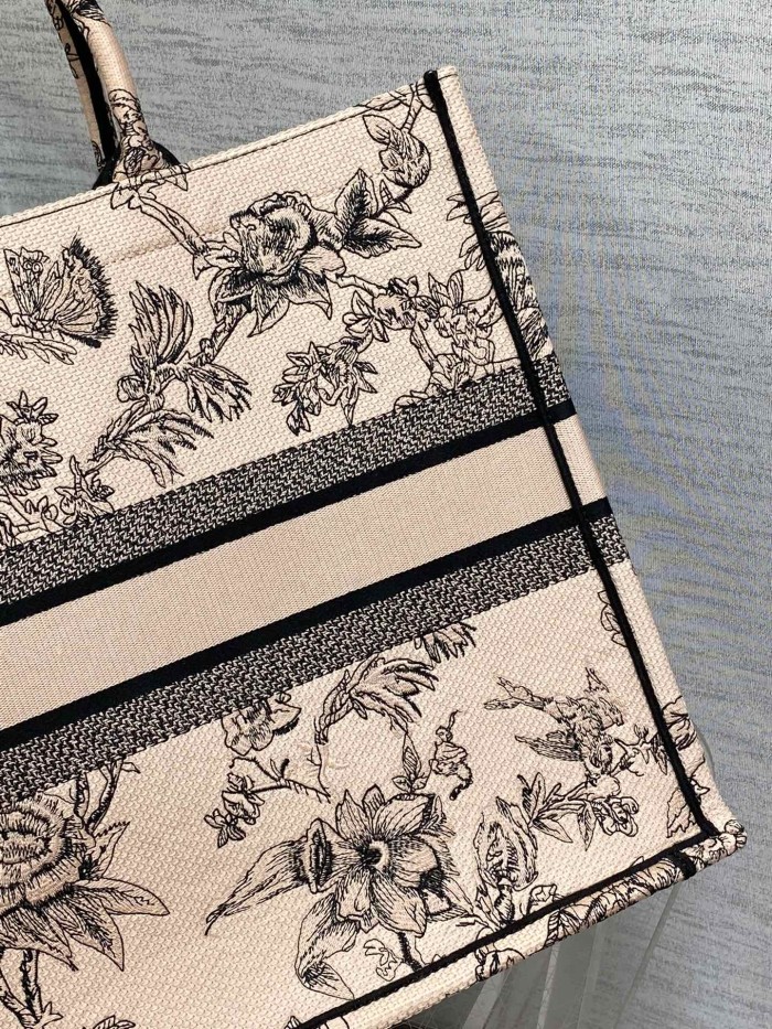 Handbag Dior size 42*18*35 cm