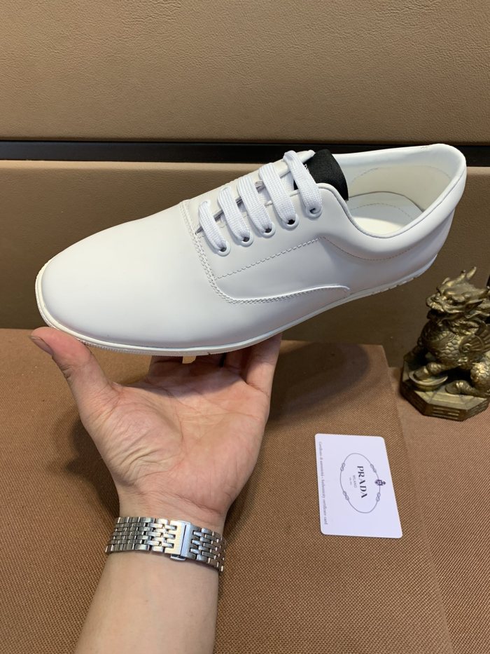 Prada Low Top sneaker 20
