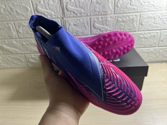 AD football shoes 32