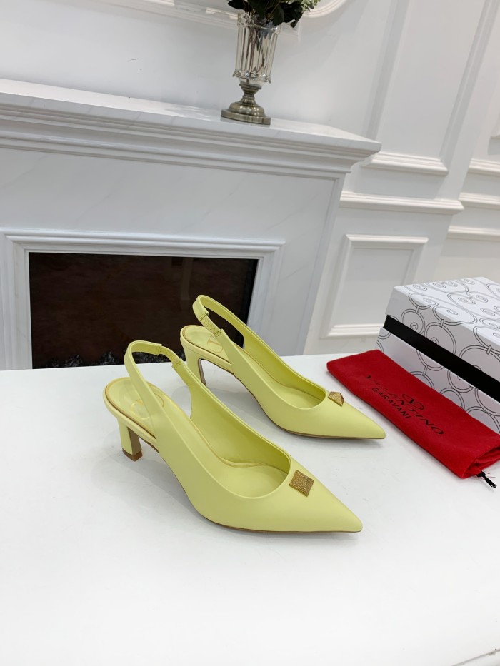 VALENTINO GARAVANI Rockstud WOMEN 37