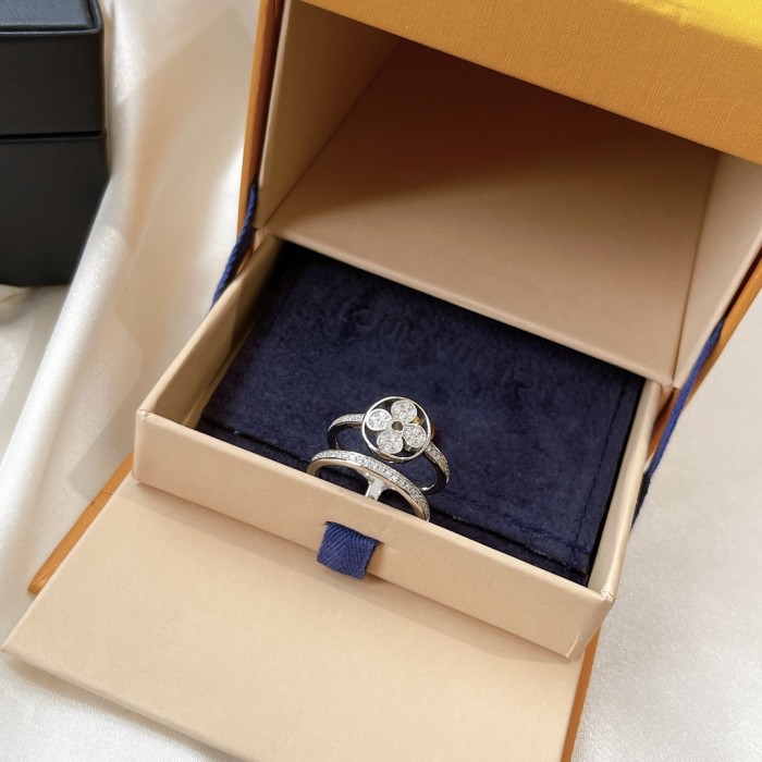 Clothes Louis Vuitton 102