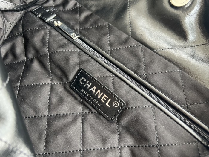 Handbag Chanel size 35cmx37cmx7 cm