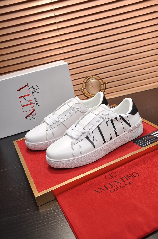 Valentino Garavani Rockstud Untitled calfskin sneaker 20