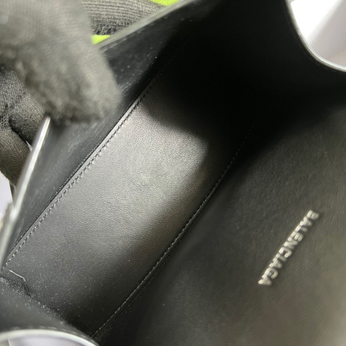 Handbag Gucci 5928331 size 19*13*8 cm