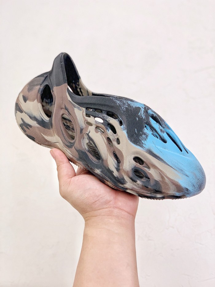 adidas Yeezy Foam RNR MX Cinder