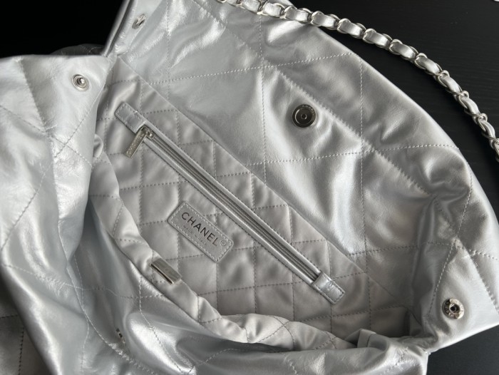 Handbag Chanel size 39cmx42cmx8 cm