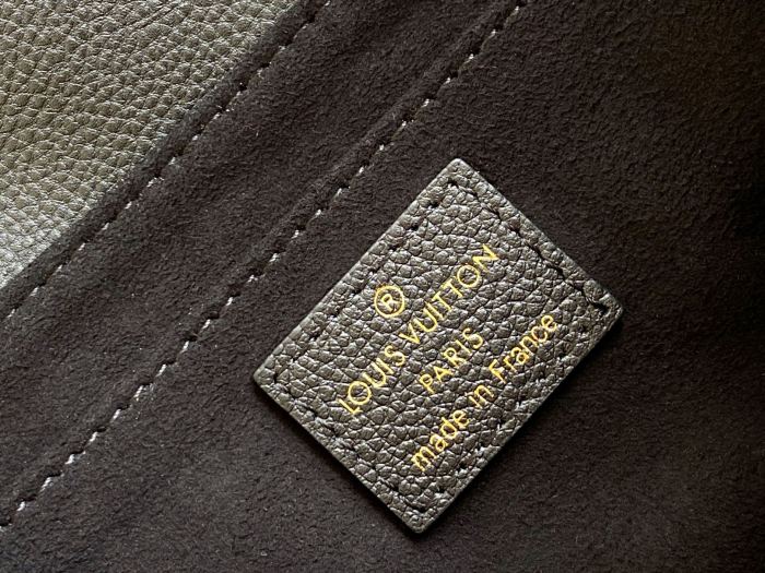 Handbag Louis Vuitton M45813 size 24 x 14 x 9 cm