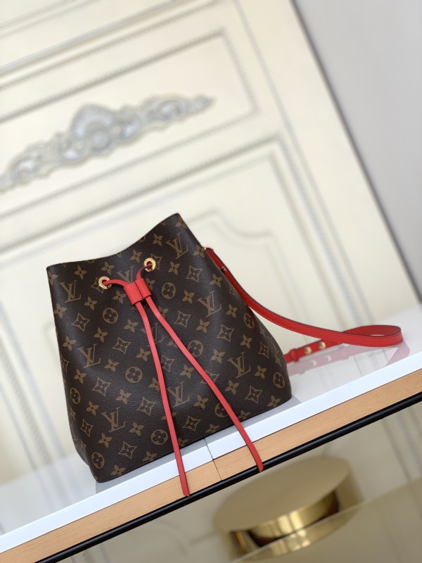 Handbag Louis Vuitton M44022 size 26.0 x 22.0 x 27.0 cm