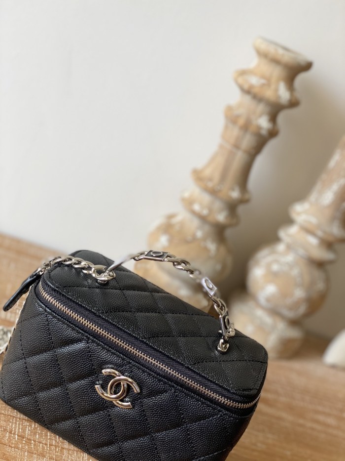 Handbag Chanel 81199 size 17 cm