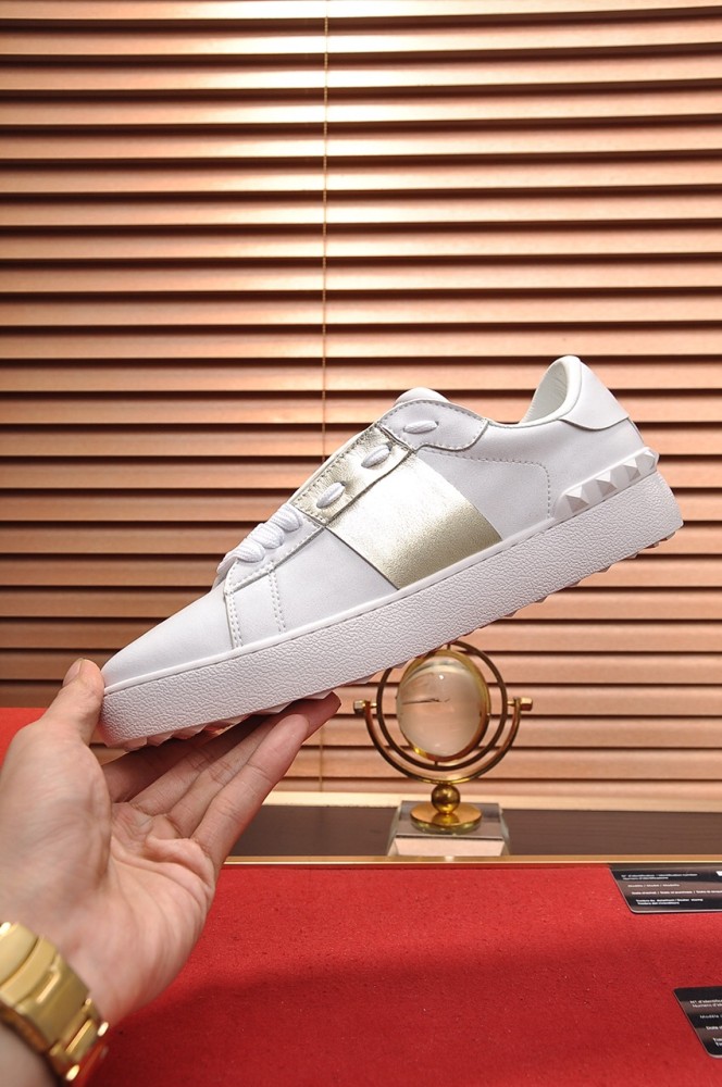 Valentino Garavani Rockstud Untitled calfskin sneaker 31