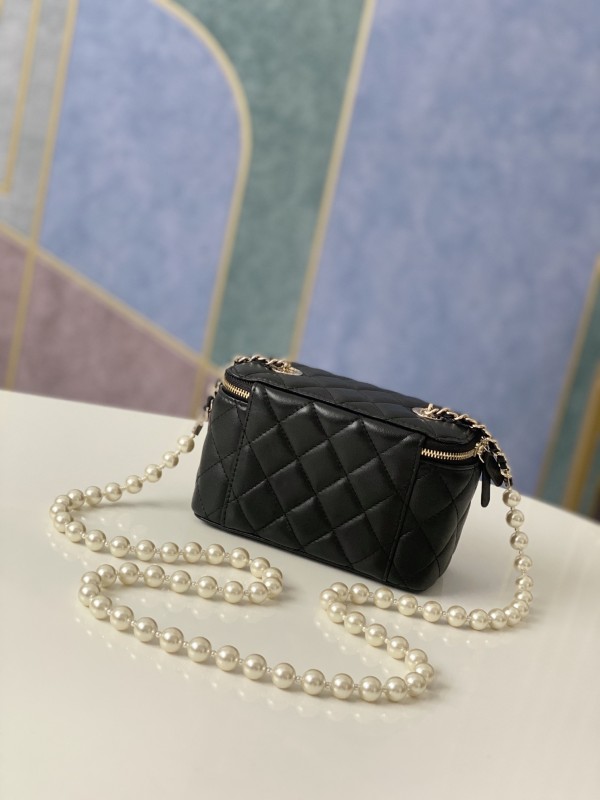 Handbag Chanel 81192 size 9.5-17-8 𝗰𝗺