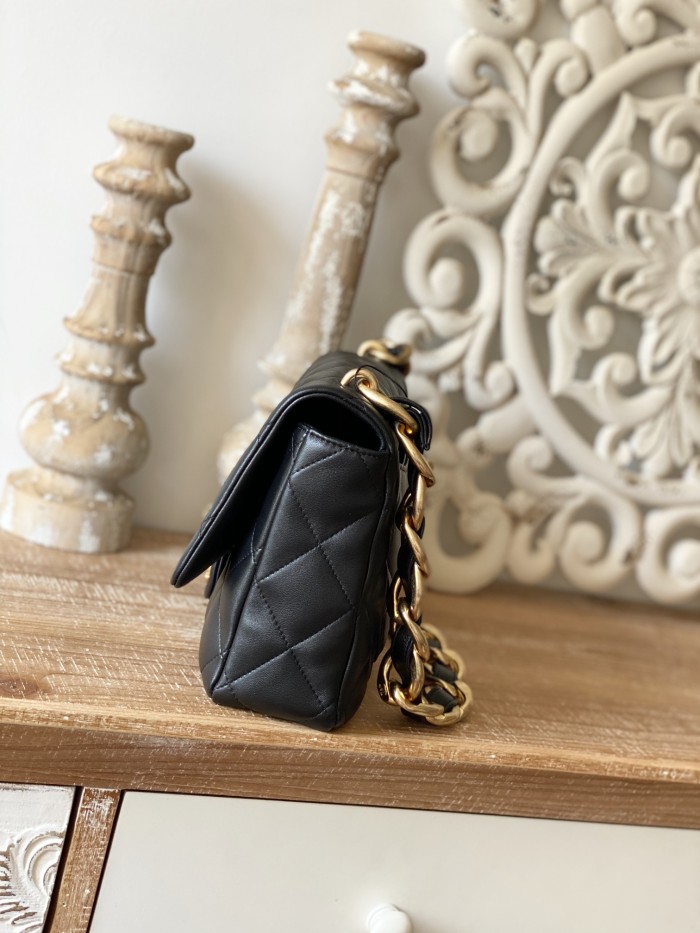 Handbag Chanel 3215 size 18*27*8 cm