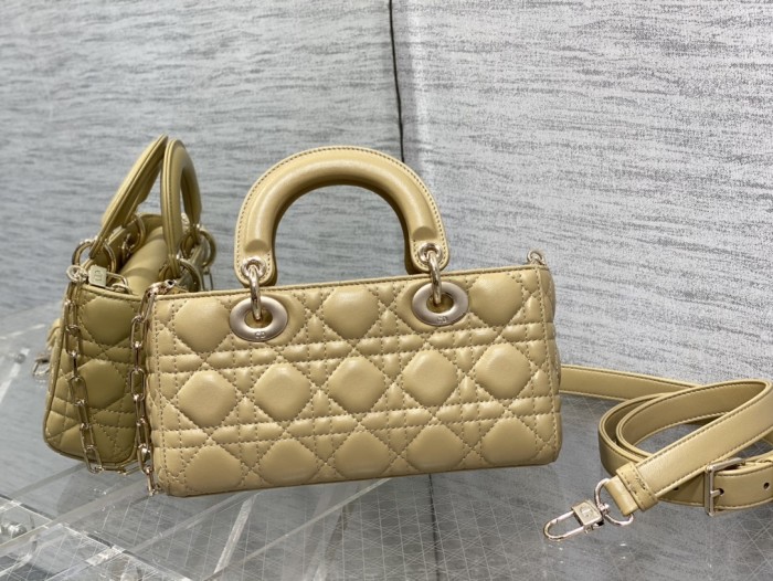 Handbag Dior size 22.5*6*11.5 cm