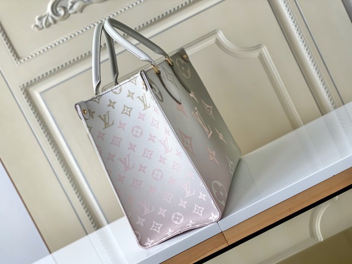 Handbag Louis Vuitton m20510 size 35 x 27 x 14 cm