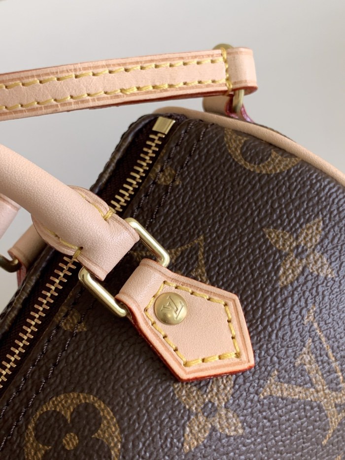 Handbag Louis Vuitton M61252 size：16X11X9cm