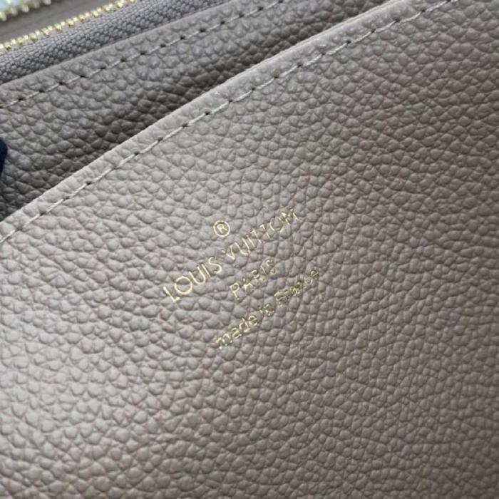 Handbag Louis Vuitton M69794 size 19.5 x 10.5 x 2.5 cm