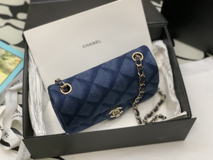 Handbag Chanel size 20 cm