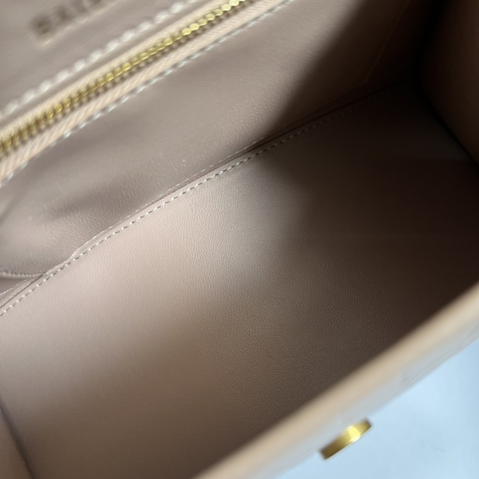 Handbag Gucci 5935461 size 23*15*10 cm