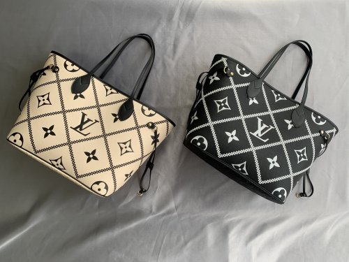 Handbag Louis Vuitton M46040 M46039 Monogram Empreinte size：31 x 28 x 14 cm