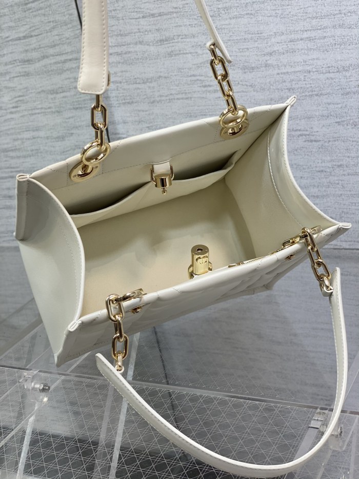 Handbag Dior size 26.5*28*17 cm