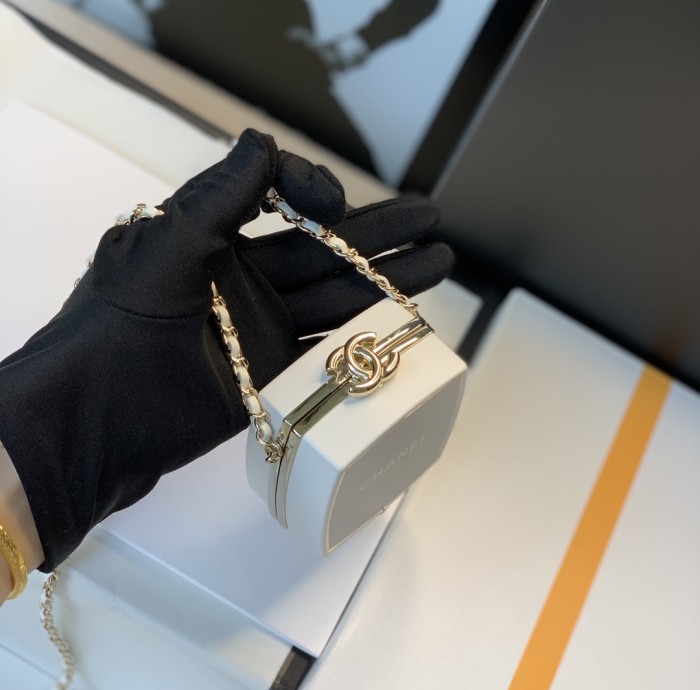 Handbag Chanel size 8*8*4 Cm