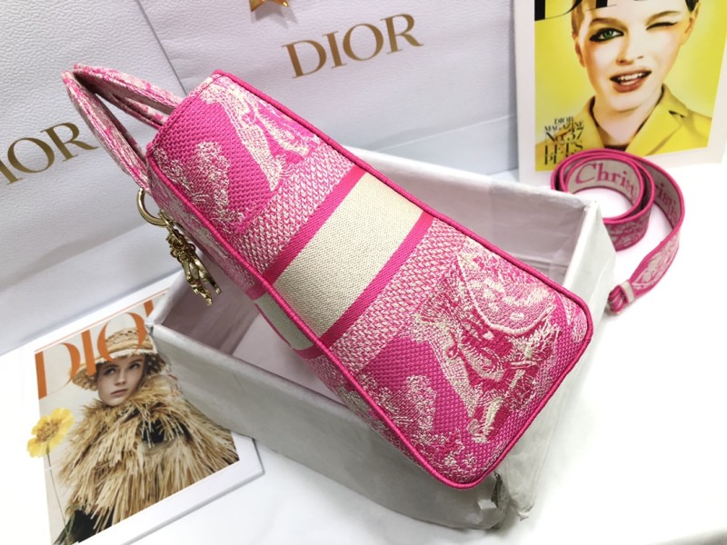 Handbag Dior M0566 size 32 x 25 x 11 cm