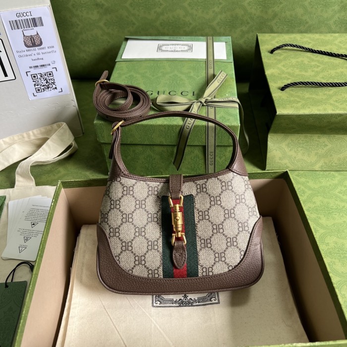 Handbag Gucci 680132 size 19*13*3 cm