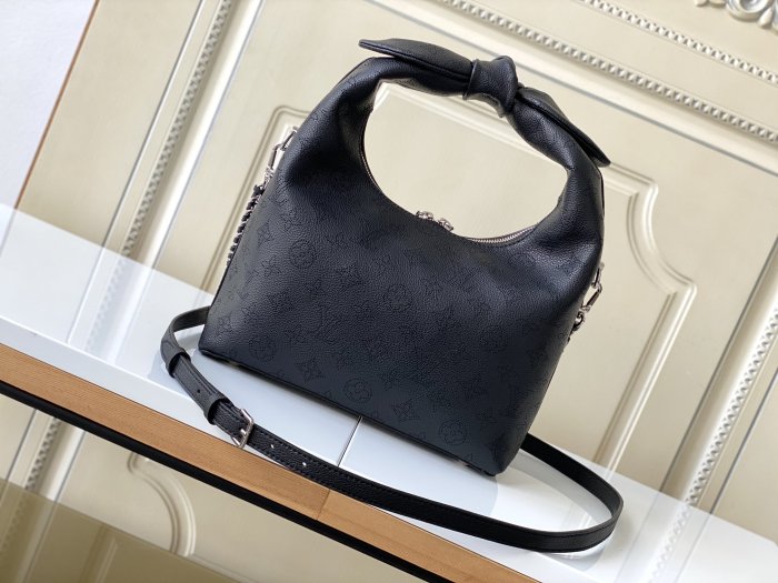 Handbag Louis Vuitton M20703 size 28 x 34 x 12 cm