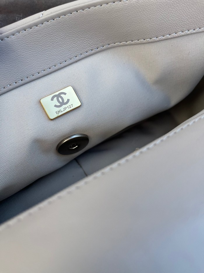 Handbag Chanel size 26cm／30 cm